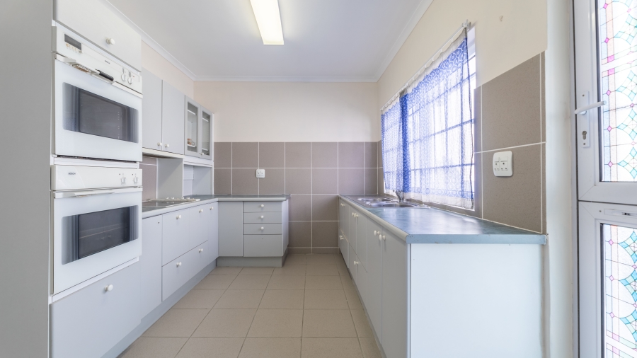 5 Bedroom Property for Sale in Plattekloof 2 Western Cape